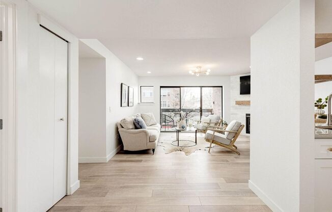 Gorgeous 1 Bedroom in Cherry Creek - 2 weeks free rent if application received in 24 hours of showing!