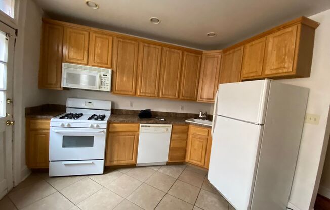 2 beds, 1 bath, 1,000 sqft, $1,750, Unit 3027 N. Calvert St. E6