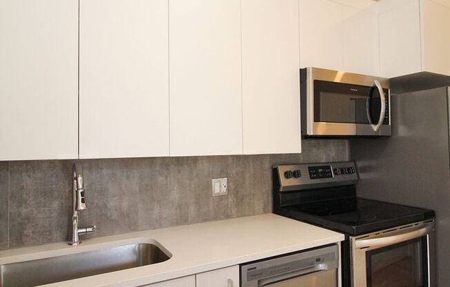 1 bed, 1 bath, 427 sqft, $1,375, Unit 8120 - 107