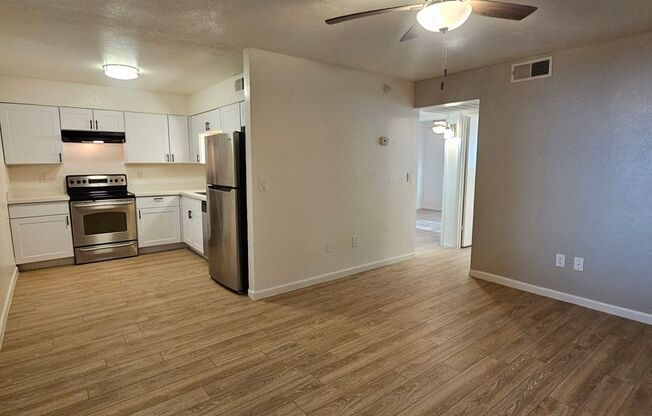 2 beds, 1 bath, 880 sqft, $1,350, Unit 113