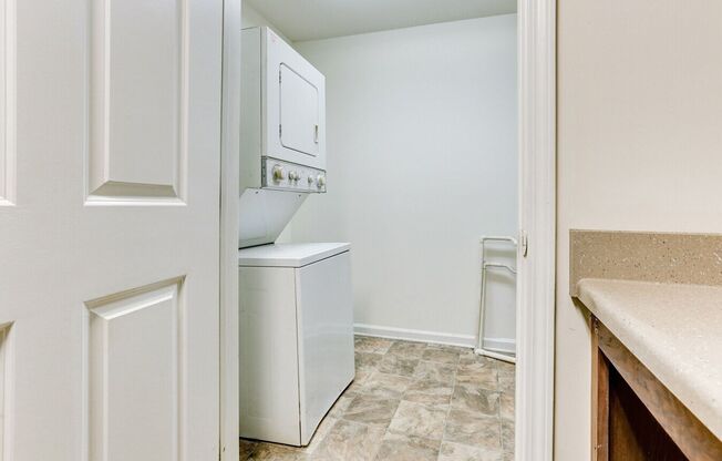 2 beds, 1 bath, 767 sqft, $1,075