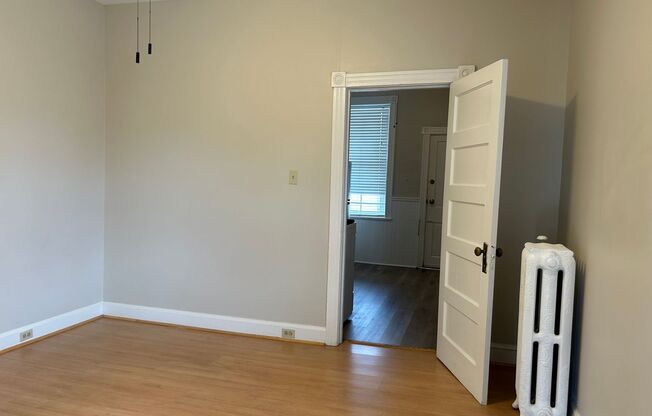 1 bed, 1 bath, $1,150, Unit 145 E. Vine St. Apt. 4