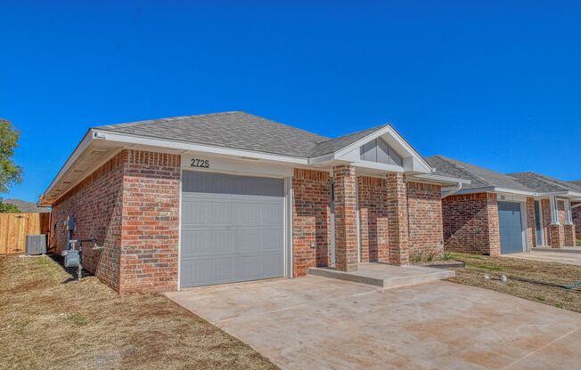 New Construction in Varenna Landing! Storm shelter and lawn care included!