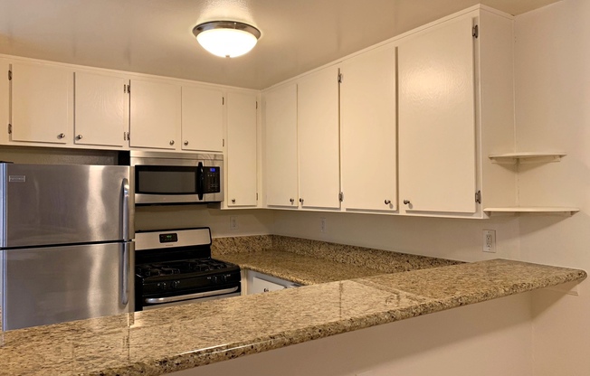 Studio, 1 bath, 465 sqft, $1,695