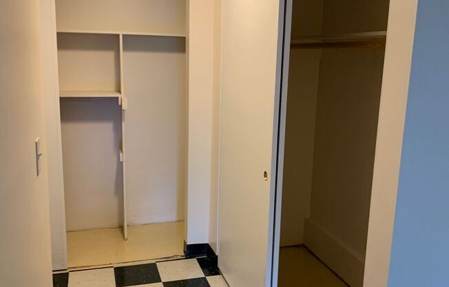 Studio, 1 bath, 625 sqft, $925, Unit 31