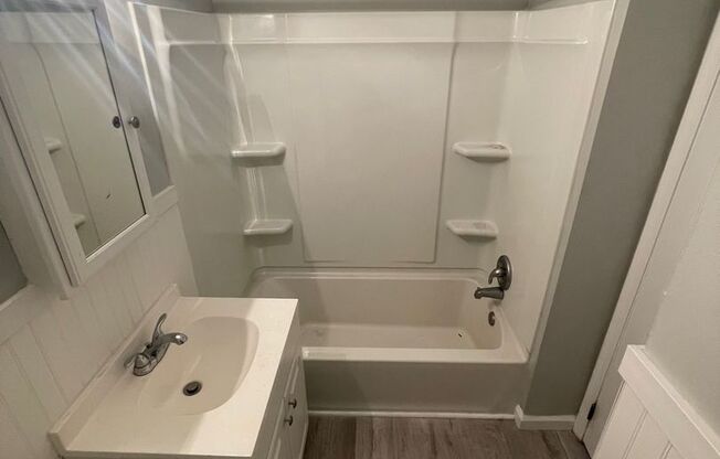 1 bed, 1 bath, 600 sqft, $1,475, Unit D - 34