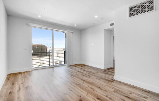 2 beds, 2 baths, 911 sqft, $2,945, Unit 606