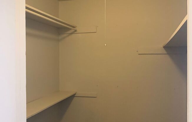 1 bed, 1 bath, 670 sqft, $945, Unit 215