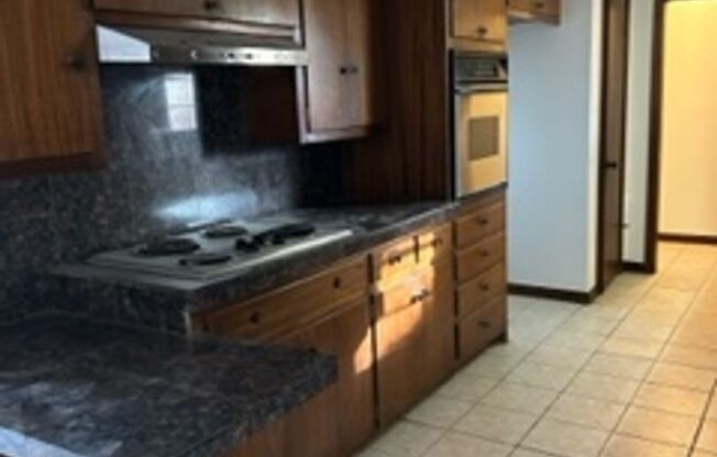 3 beds, 2 baths, $1,350