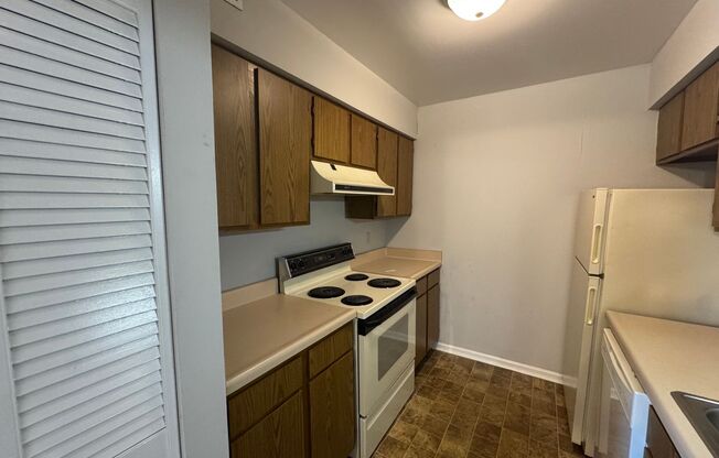 1 bed, 1 bath, 580 sqft, $650, Unit B10
