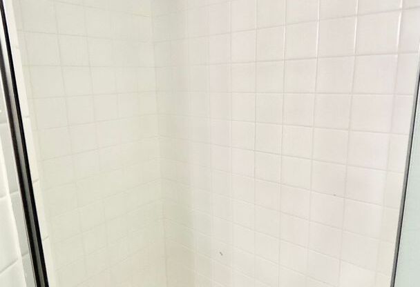 2 beds, 2 baths, 950 sqft, $1,675, Unit 302