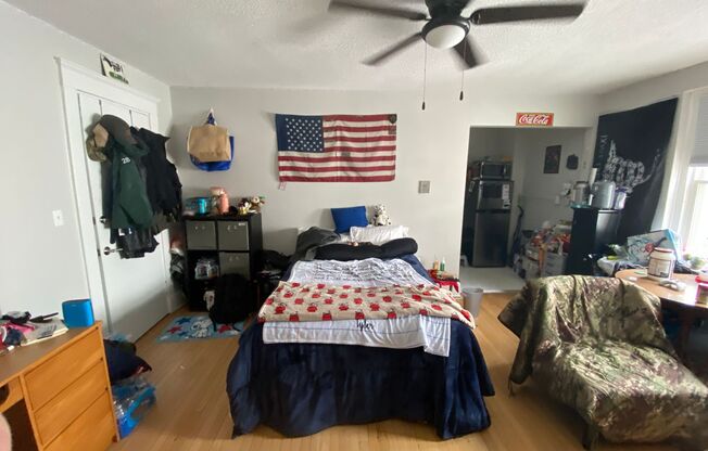 Studio, 1 bath, 300 sqft, $1,550, Unit Unit 406