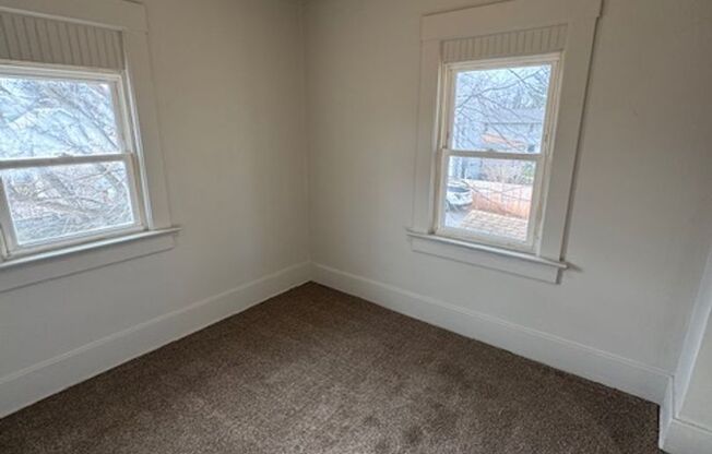 3 beds, 1 bath, $925