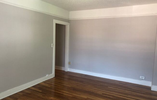 2 beds, 1 bath, 844 sqft, $1,350, Unit 4N