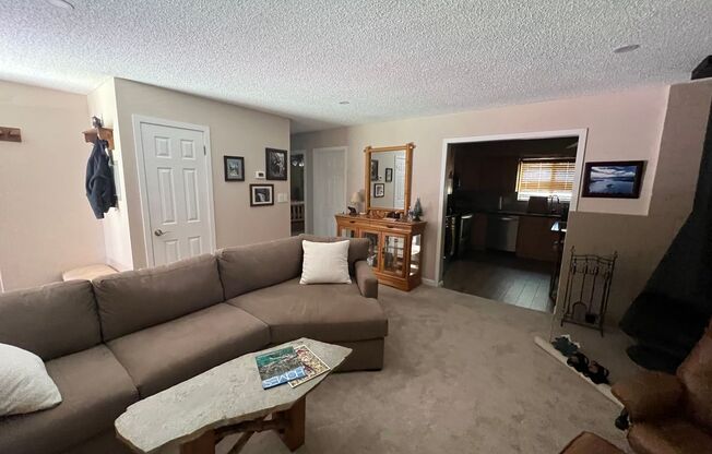 2 beds, 1 bath, $2,100, Unit # 24