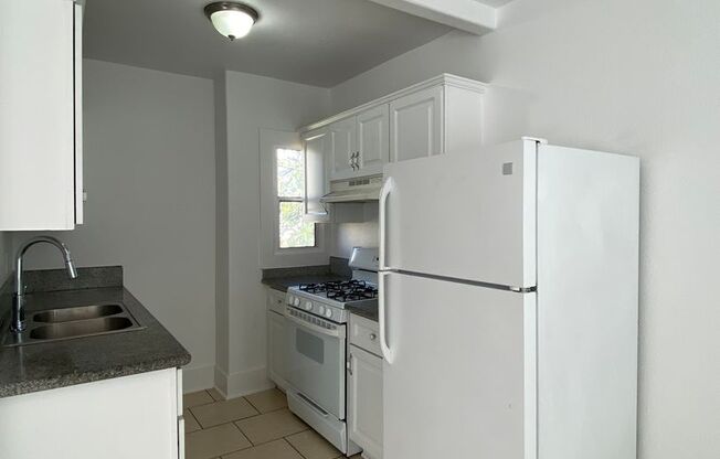 1 bed, 1 bath, 576 sqft, $1,665, Unit 14