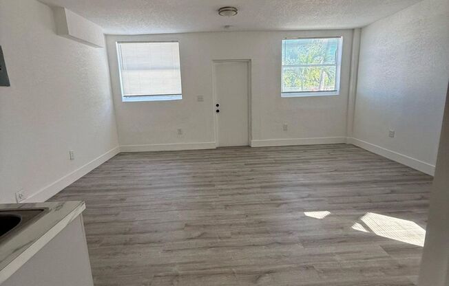 Studio, 1 bath, 400 sqft, $1,600, Unit 50-6