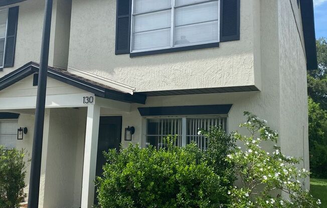 2/1.5 Townhome Wth Fireplace! Across From Torasco Park! Perfect For Family!