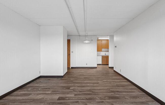 1 bed, 1 bath, 555 sqft, $1,180, Unit 303