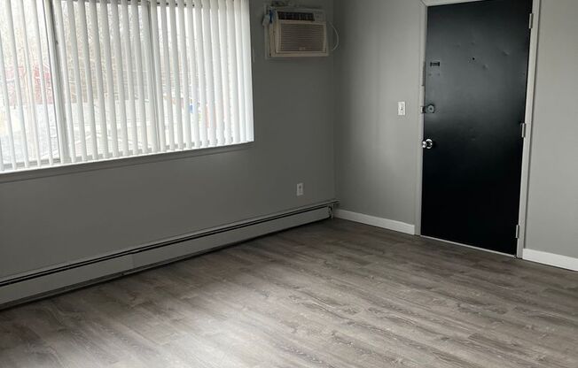 1 bed, 1 bath, 750 sqft, $999, Unit Unit 4