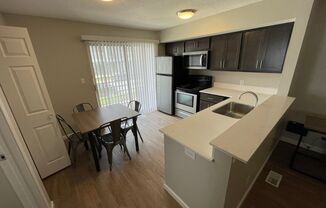 2 beds, 1 bath, 551 sqft, $1,215