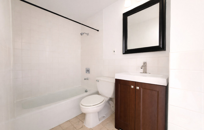 4 beds, 2 baths, 1,300 sqft, $7,500, Unit 17F