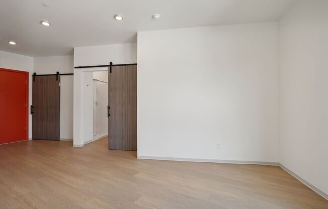 Studio, 1 bath, 288 sqft, $1,640, Unit Unit 103