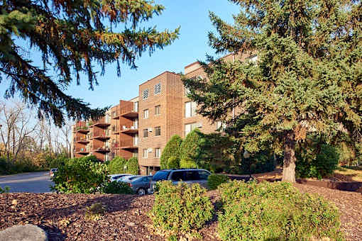 Garden Space at Creek Point Apartments, Hopkins