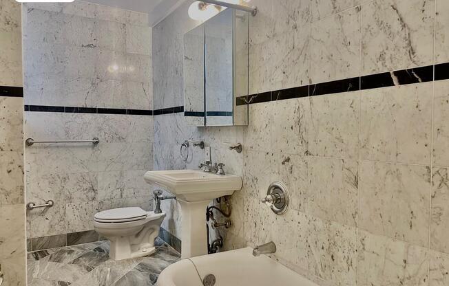 210 E 68th St, New York NY 10BC