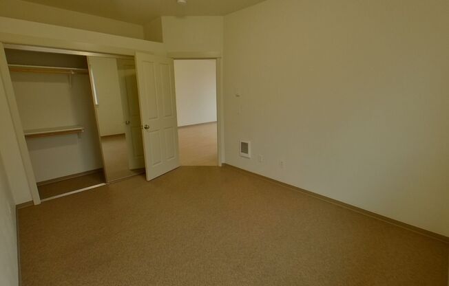 3 beds, 2 baths, 1,239 sqft, $2,625, Unit 25