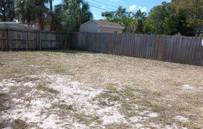 7228 35 AVE N