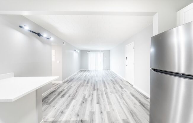 2 beds, 1 bath, 917 sqft, $1,695, Unit 403