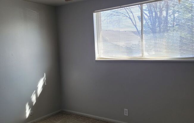 2 beds, 1 bath, 800 sqft, $1,145, Unit #29