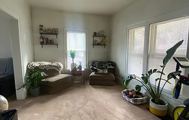 3 beds, 1 bath, $1,350