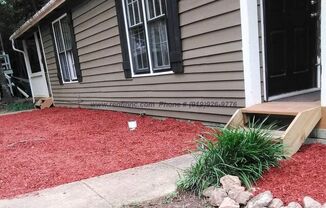 3 Bed 2 Bath w/ Master Bed downstairs near Crossroads Plaza, REI