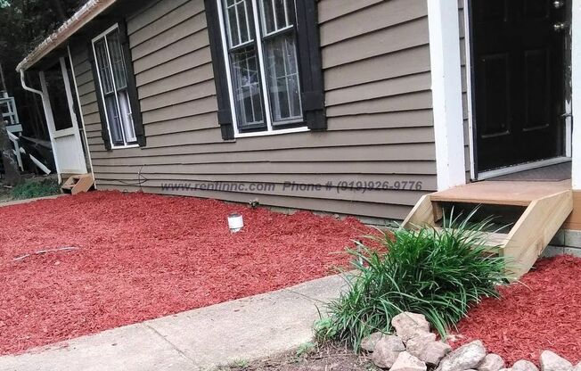 3 Bed 2 Bath w/ Master Bed downstairs near Crossroads Plaza, REI