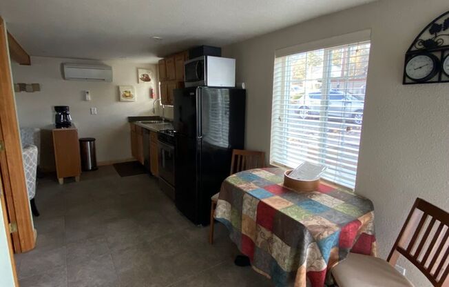 1 bed, 1 bath, $1,450, Unit Carriage House Unit 4