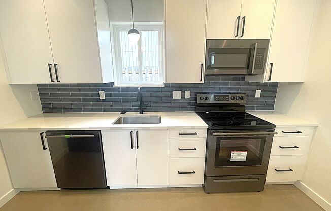 Brand New - 2 bedroom, AC, Full Kitchen, Laundry Hookup