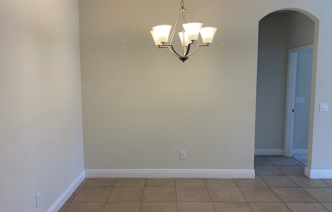 Beautiful 4/3 with fenced yard in Hunters Creek! Available August 2026