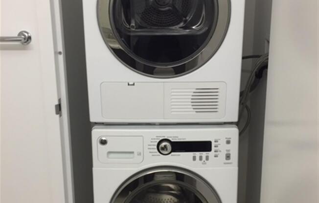 Studio, 1 bath, 453 sqft, $4,456, Unit 4E