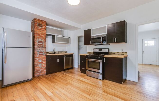 Available NOW - Traditional-style 3 Bedroom Home in Allentown!