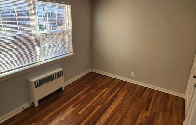 2 beds, 1 bath, 897 sqft, $2,275, Unit F-05