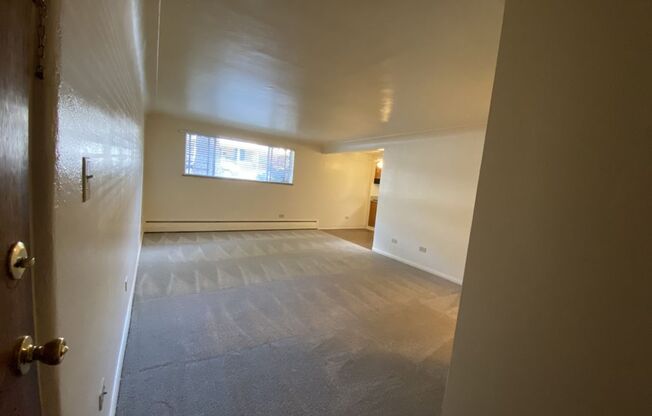 1-MONTH FREE! Garden Level 2 Bedroom with Walk-in Closets