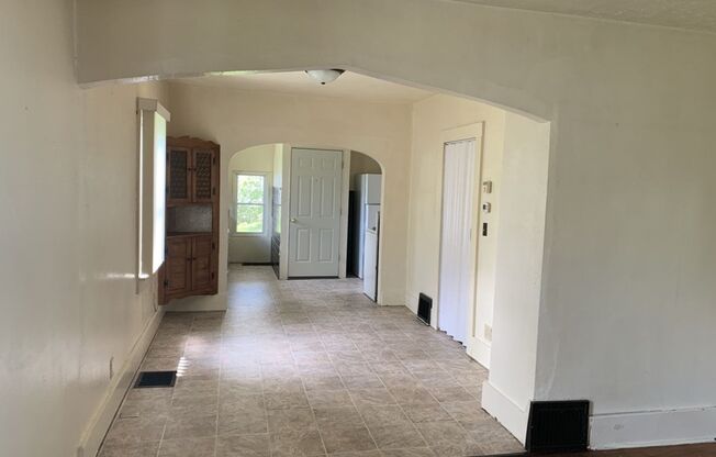 2 beds, 1 bath, $1,050