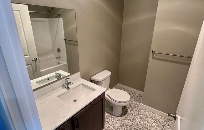 2 beds, 2 baths, 963 sqft, $1,995, Unit 204