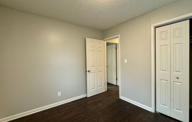 3 beds, 1 bath, $995