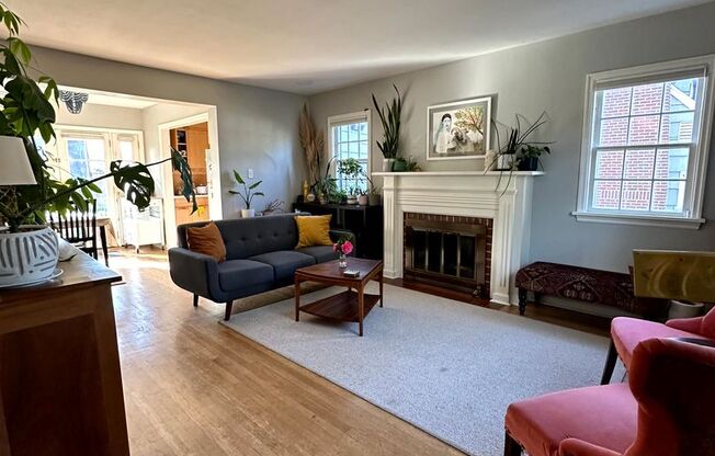 Charming Fully Furnished Bungalow Rental with Modern Amenities in Roseway!