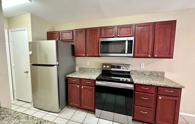 3 BD/2.5 BATH AVAILABLE FOR IMMEDIATE MOVE IN! NW SAN ANTONIO/MEDICAL CENTER