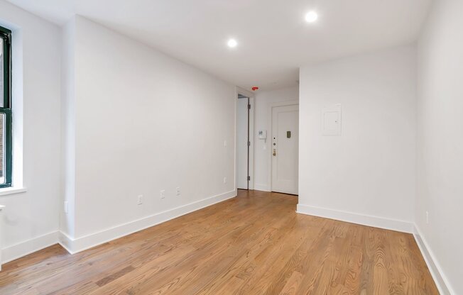 2 beds, 1 bath, $5,995, Unit 4D