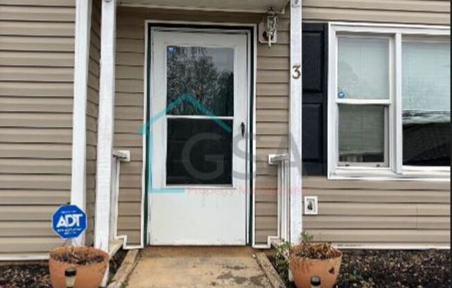 3 beds, 1.5 baths, $1,000, Unit Easton 3
